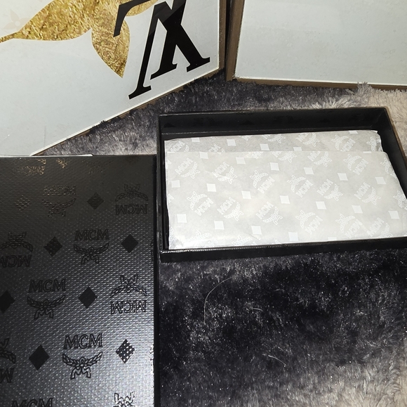 MCM IPhone XS Max (big one) authentic - Picture 4 of 6